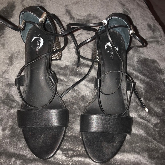 Women’s shoes - Picture 1 of 4